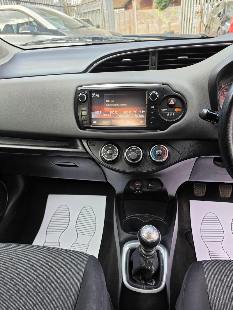 Toyota Yaris 1.33 Dual VVT-i Icon Euro 5 5dr Euro 5 thumbnail 10