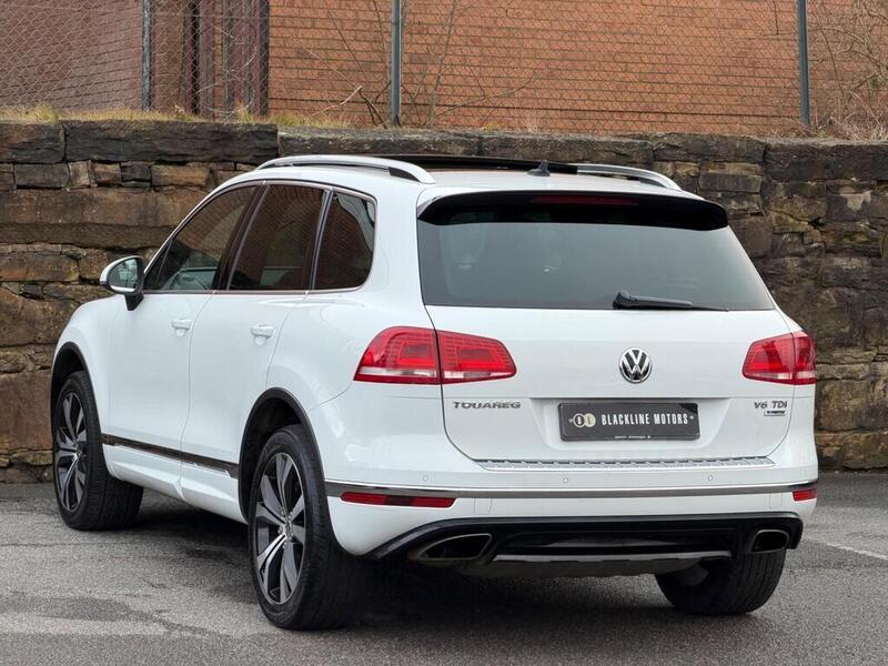 Volkswagen Touareg view 5