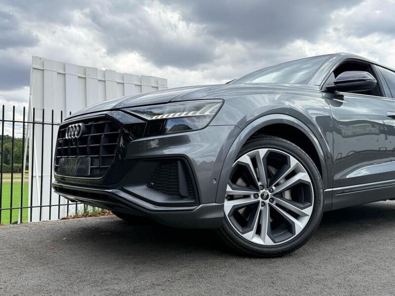 Audi Q8 view 6