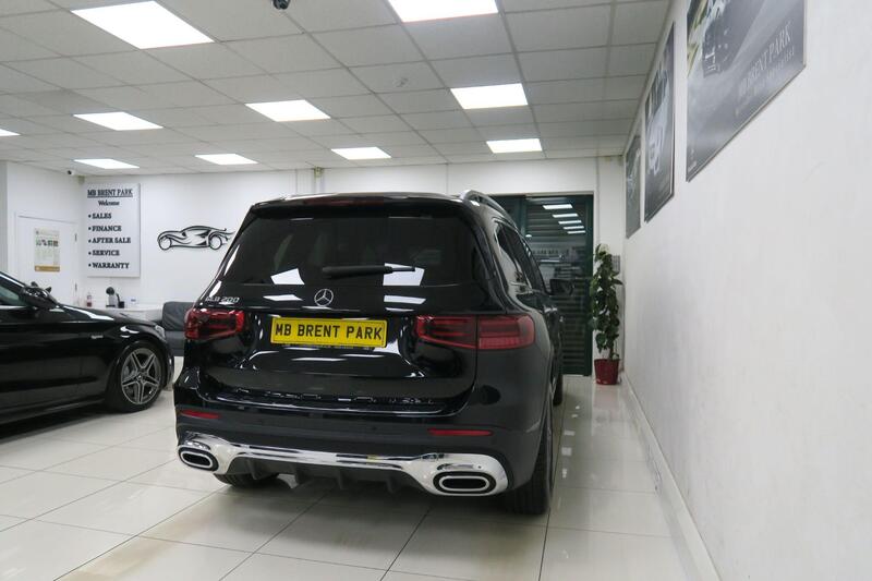 Mercedes-Benz Mercedes-Benz GLB view 3