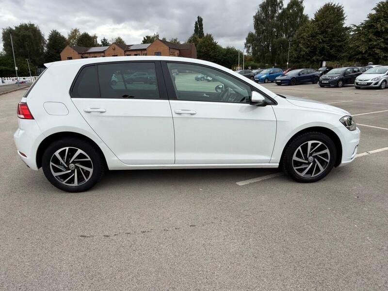 Volkswagen Golf view 4