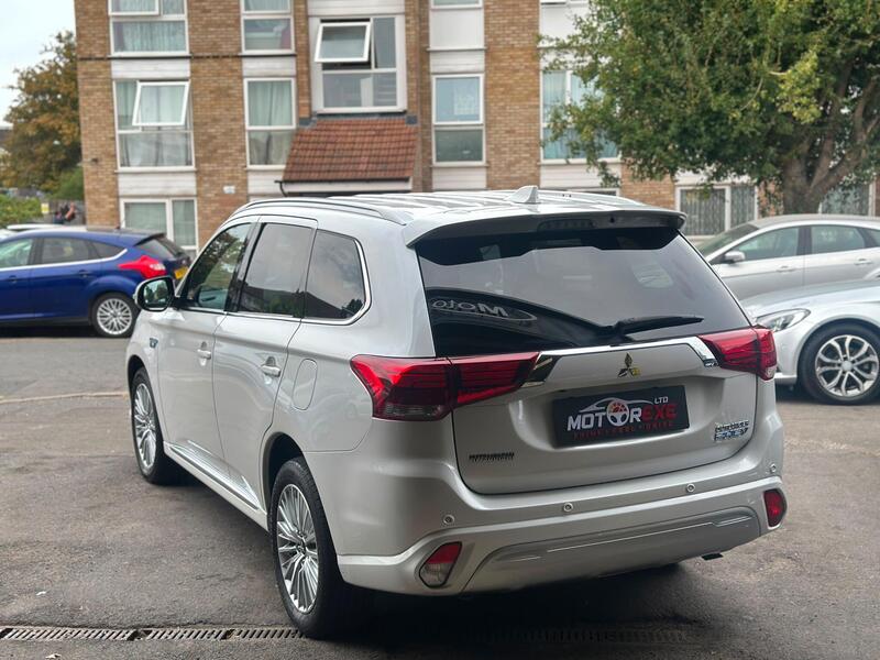 Mitsubishi Outlander view 6