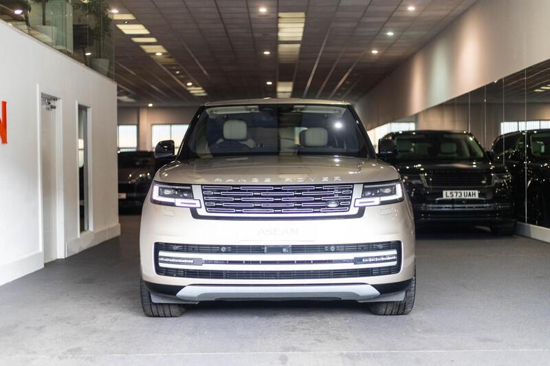 Land Rover Range Rover view 3