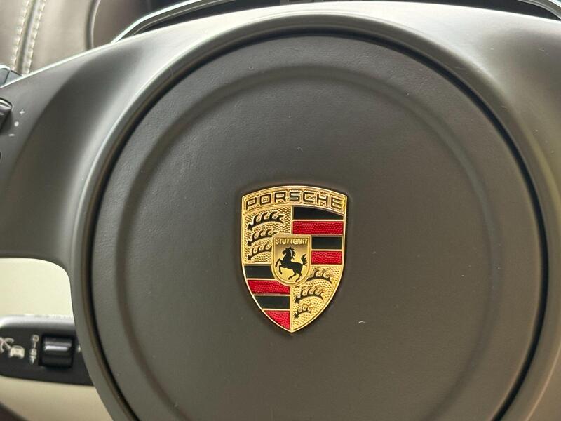 Porsche Cayman view 32