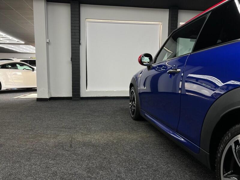 Mini Hatch view 7
