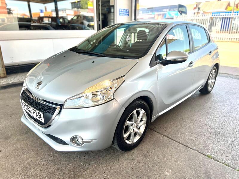 Peugeot 208 view 3