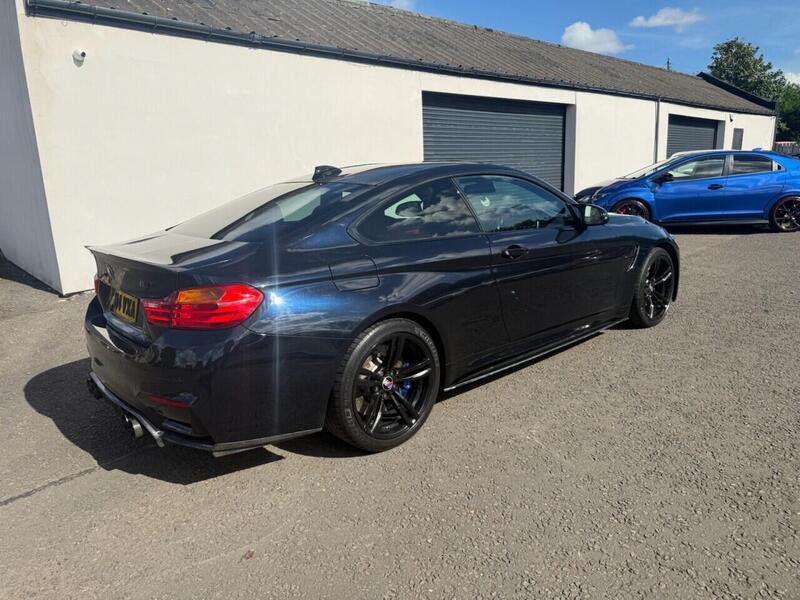 BMW M4 view 3