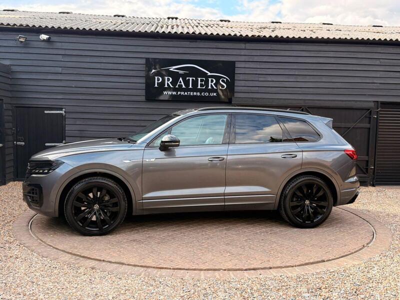 Volkswagen Touareg view 6
