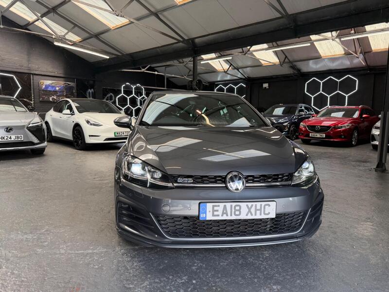 Volkswagen Golf view 3