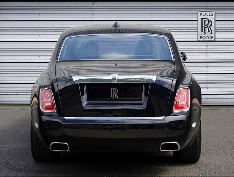 Rolls-Royce Phantom view 37