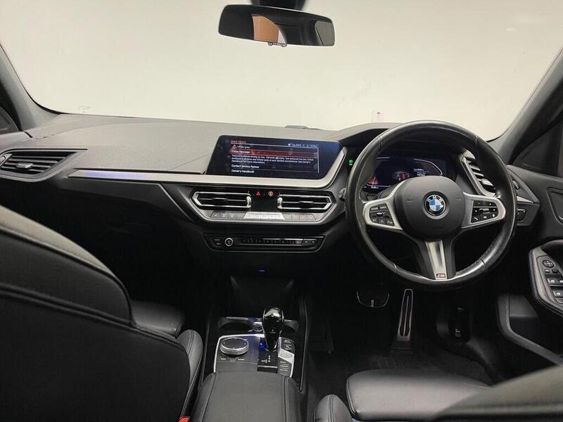 BMW 1 Series view 6