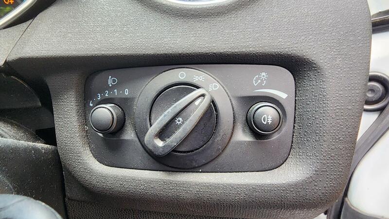 2013 Ford Fiesta — photo 26