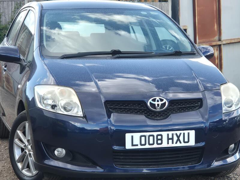Toyota Auris view 3