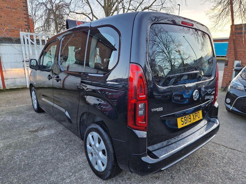 Vauxhall Combo Life view 3