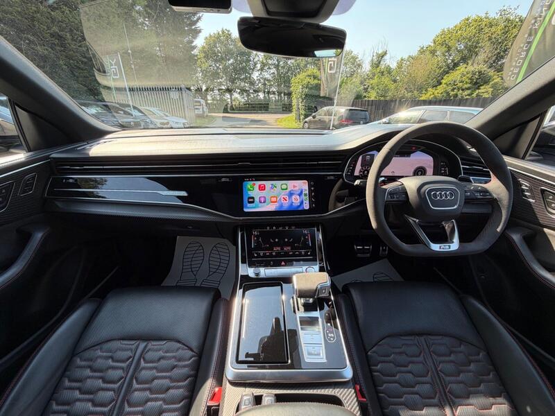 Audi RS Q8 view 6