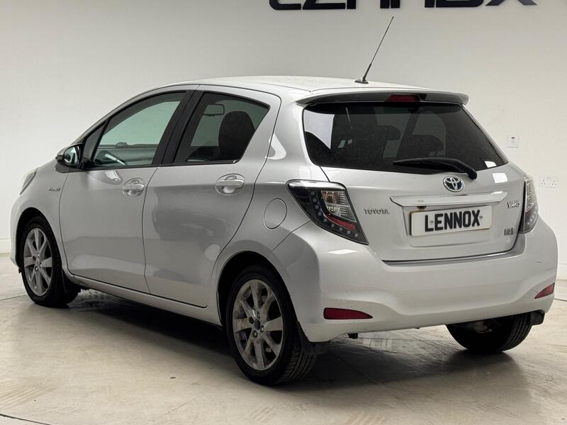 Toyota Yaris view 4