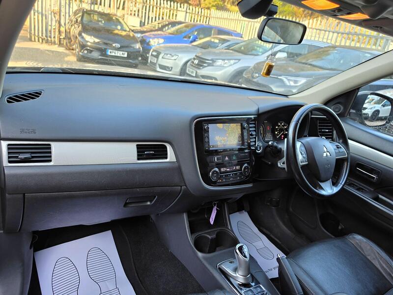 Mitsubishi Outlander 2.0h 12kWh GX4h CVT 4WD Euro 5 (s/s) 5dr thumbnail 30