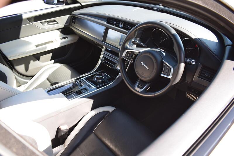 Jaguar XF view 3