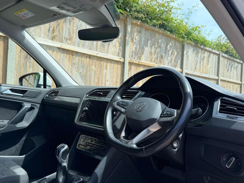 Volkswagen Tiguan view 2