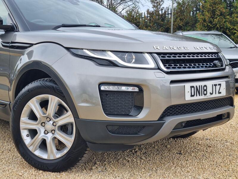 Land Rover Range Rover Evoque view 2