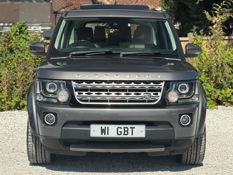 Land Rover Discovery view 3