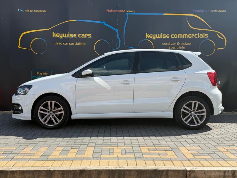 Volkswagen Polo view 2