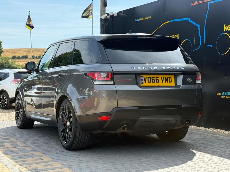 Land Rover Range Rover Sport view 3