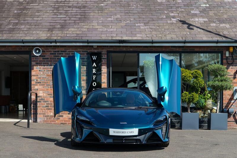 Mclaren Artura view 2