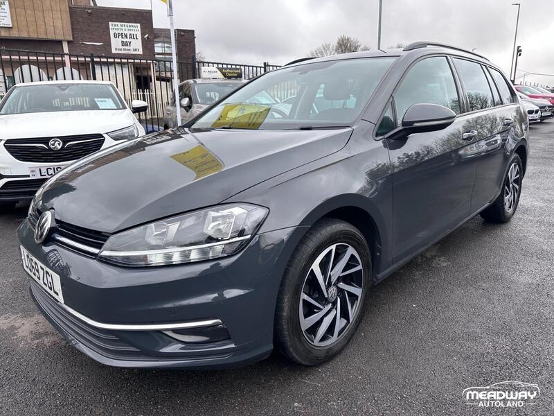 Volkswagen Golf view 3
