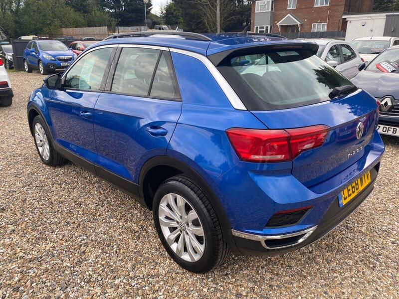 Volkswagen T-Roc view 7