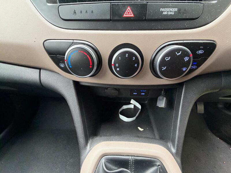 2015 Hyundai i10 — photo 15