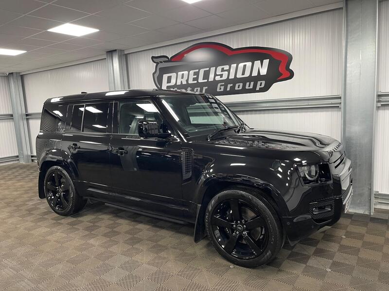 Land Rover Defender 110 view 5
