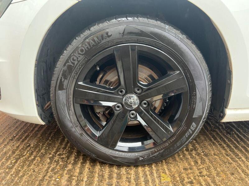 Volkswagen Golf view 25