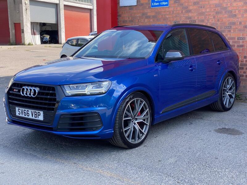 Audi SQ7 view 2