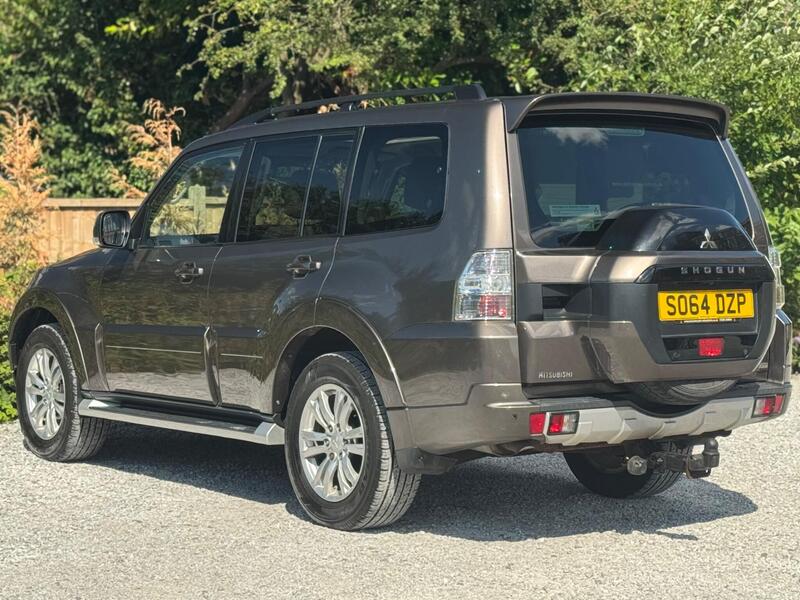Mitsubishi Shogun view 6