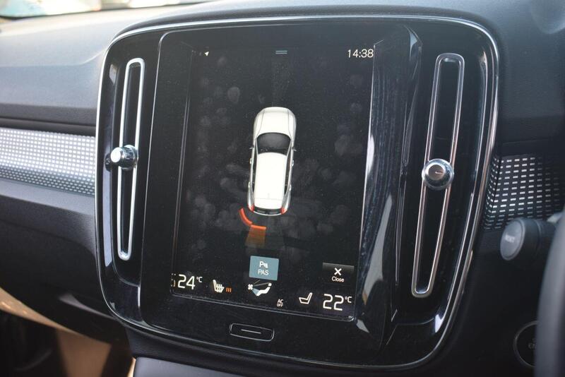Volvo XC40 view 4