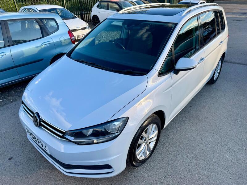 Volkswagen Touran view 4