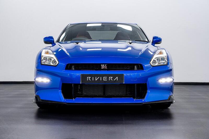 Nissan GT R view 7