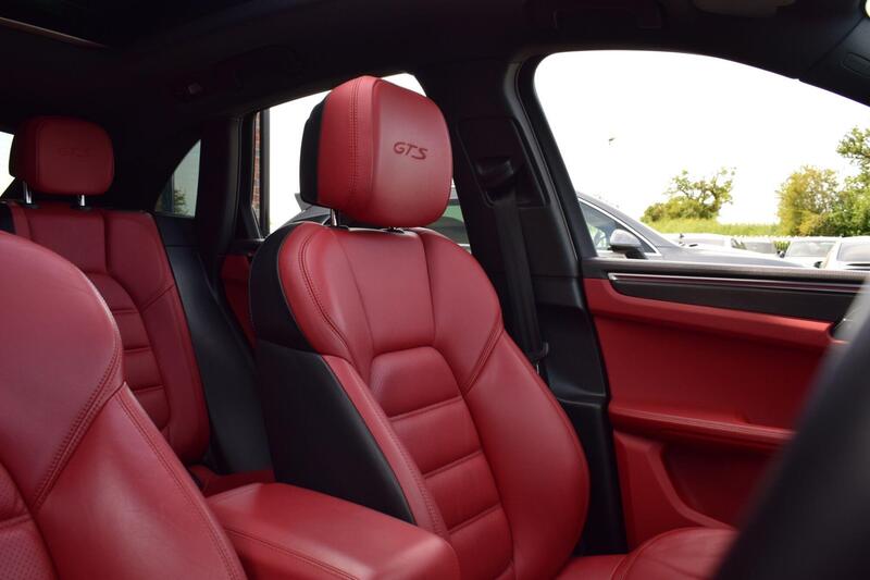 Porsche Macan view 5