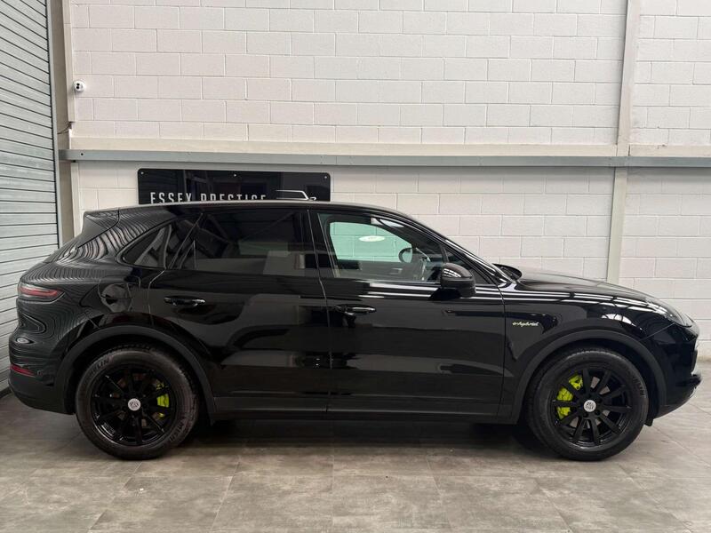 Porsche Cayenne view 4