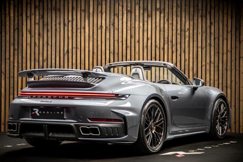 Porsche 911 view 4