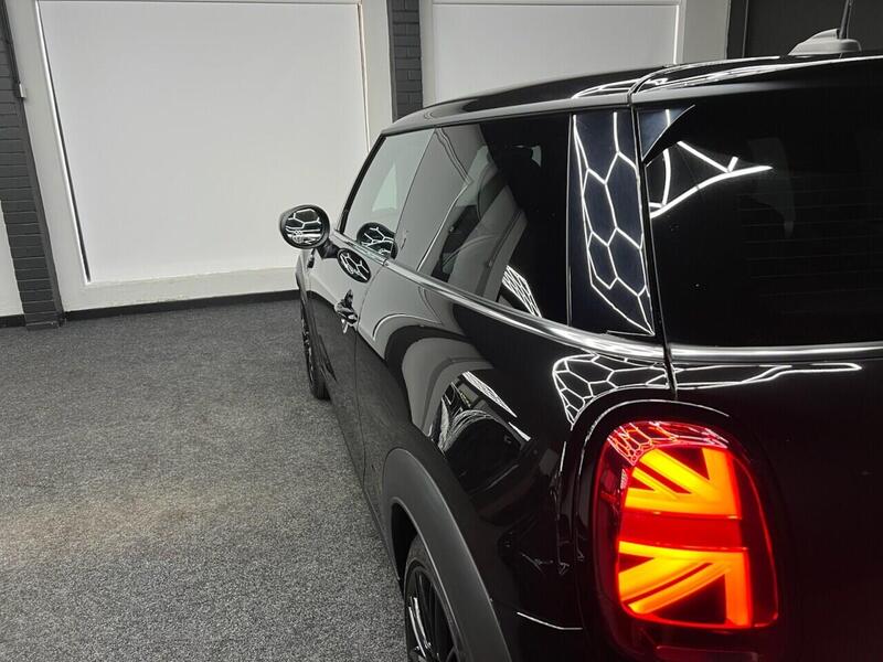 Mini Hatch view 6