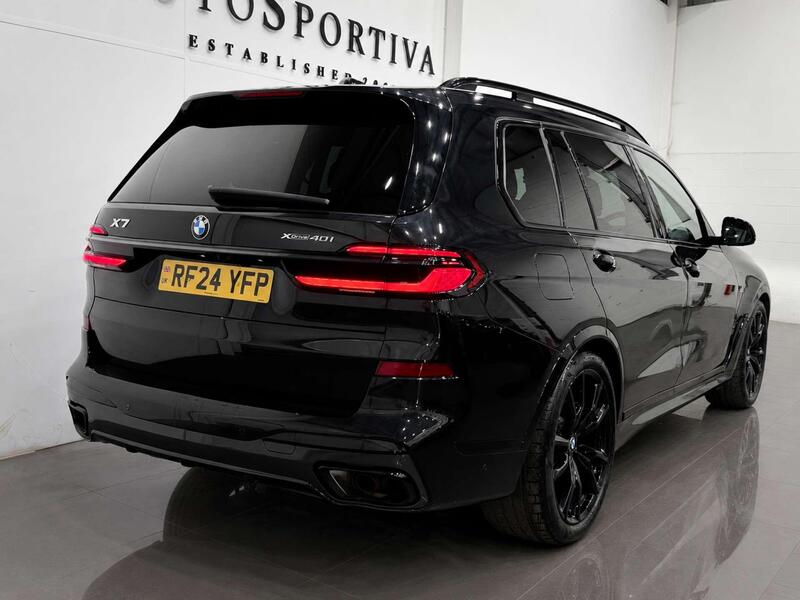 BMW X7 view 4