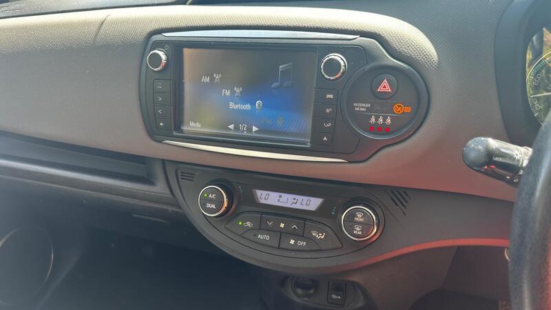 2015 Toyota Yaris — photo 27