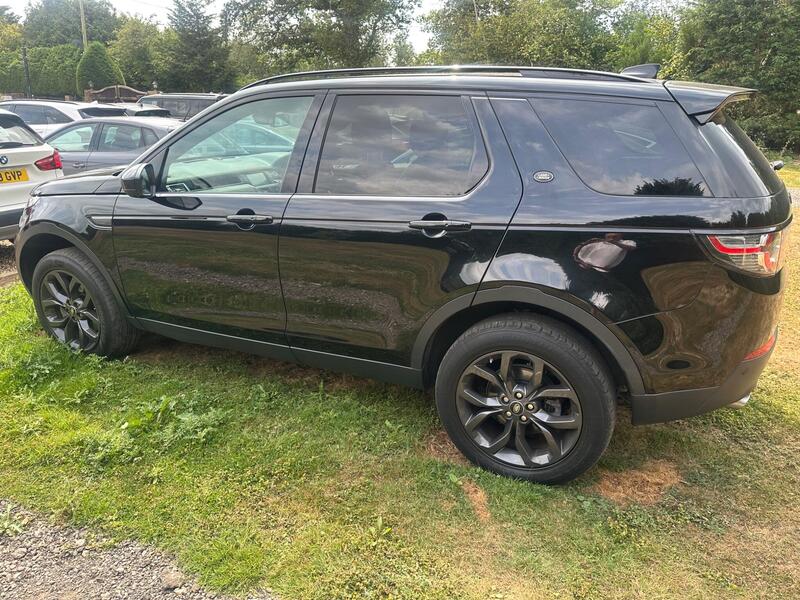 Land Rover Discovery Sport view 4