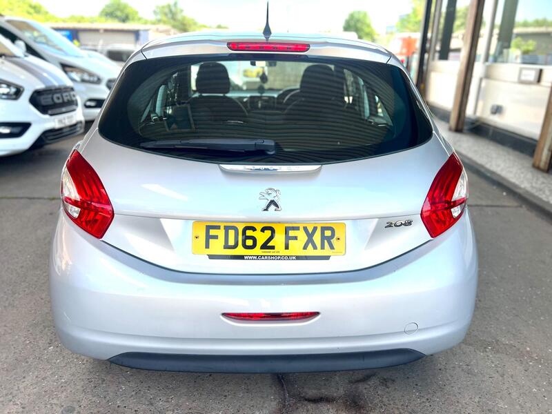 Peugeot 208 view 6