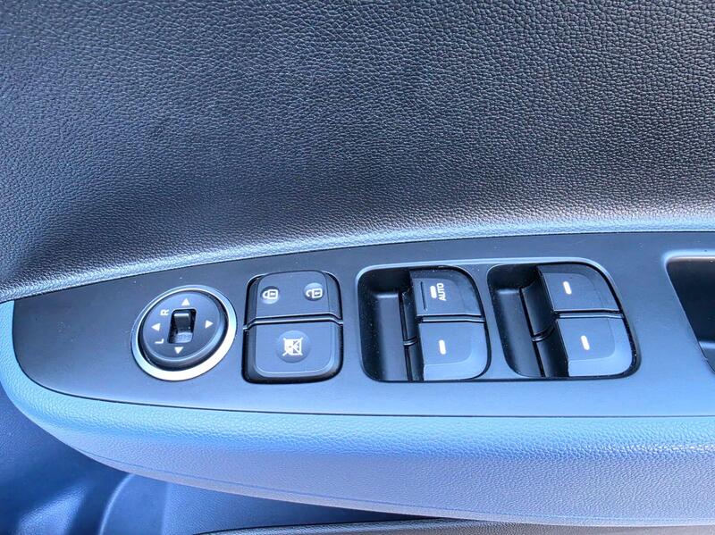 Hyundai i10 1.2 Premium SE Auto Euro 6 5dr thumbnail 31