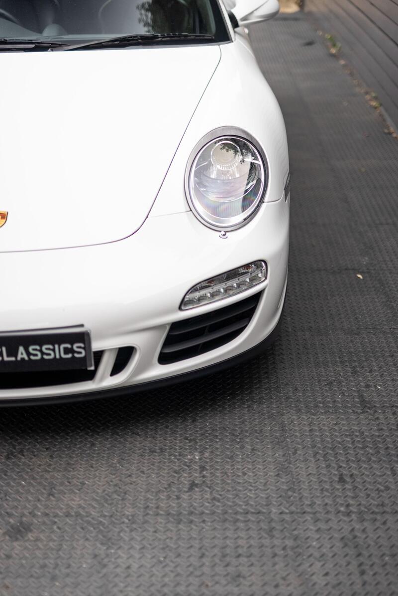 Porsche 911 view 2
