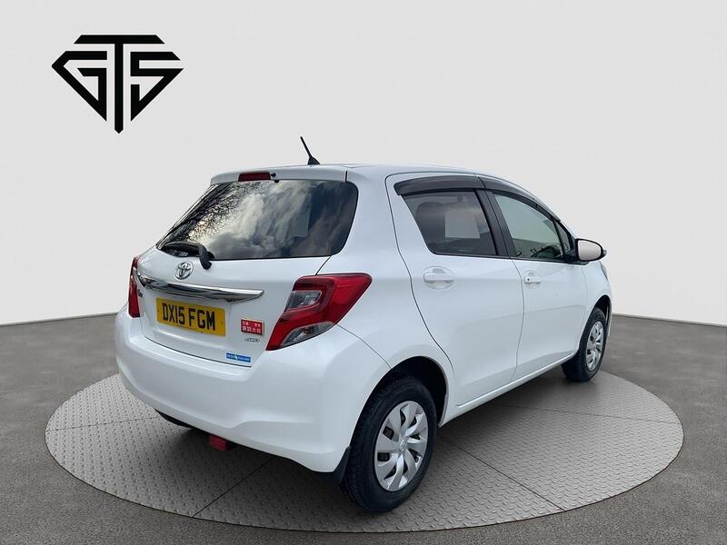 Toyota Yaris view 3