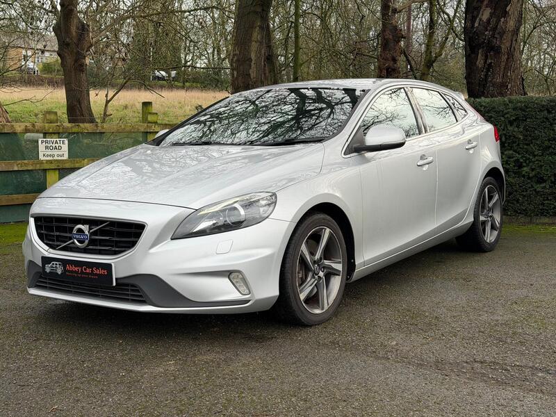 Volvo V40 view 3